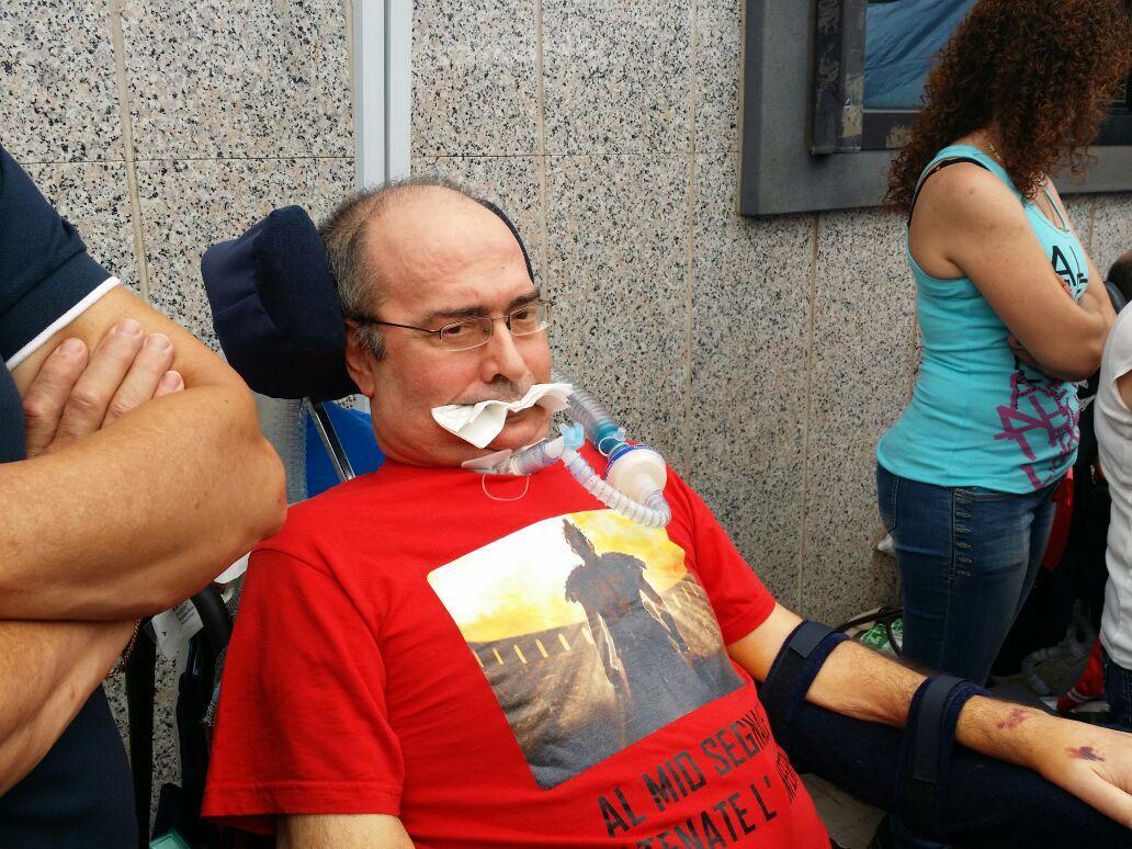 Salvatore Usala malato di sla (foto Mario Rosas)