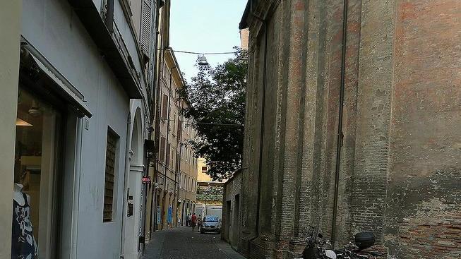 Via Taglio, le proteste: "Movida? Qui servono bagni chimici"