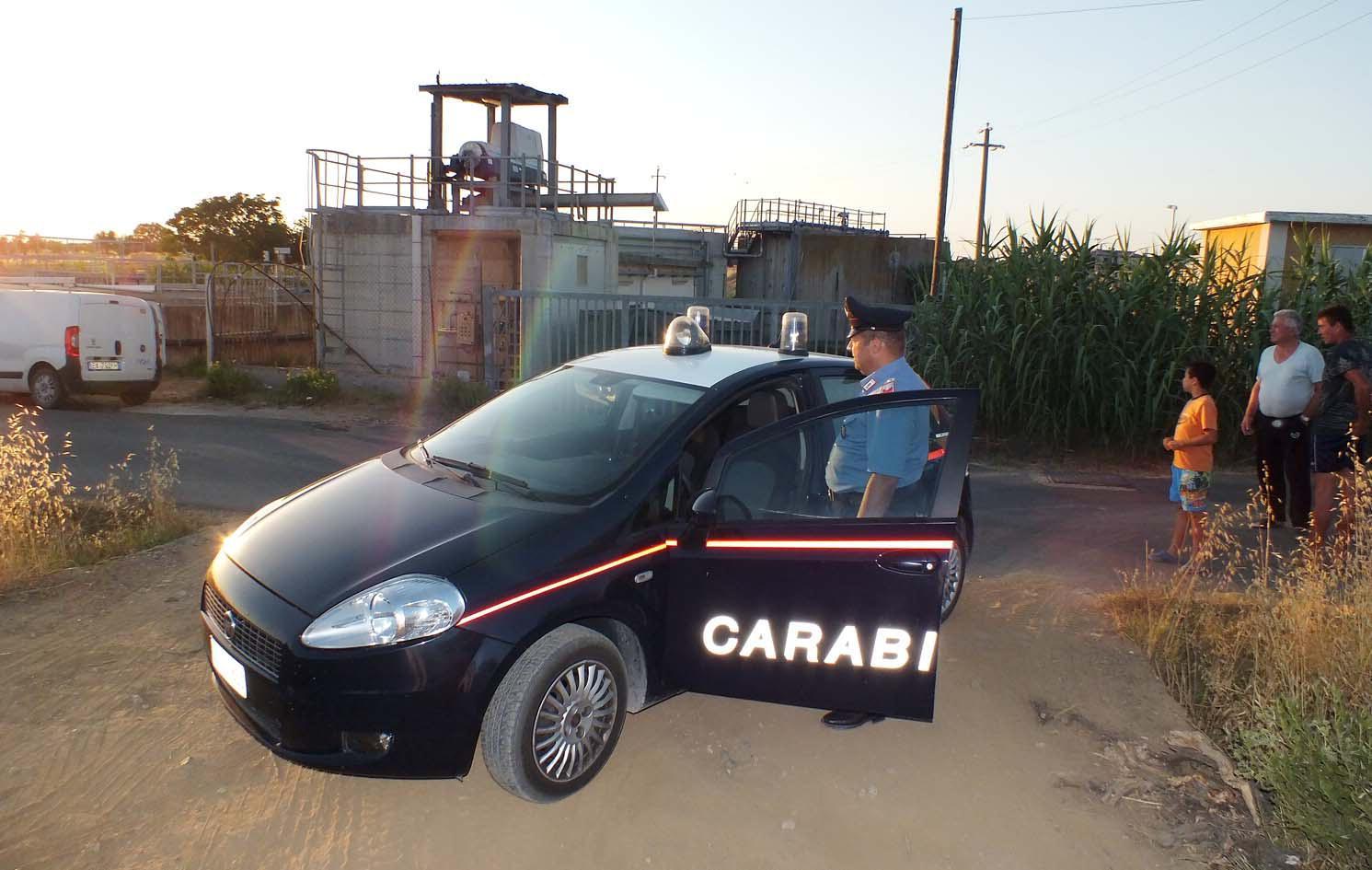 Una pattuglia di carabinieri in un'immagine di repertorio (foto Pabar)