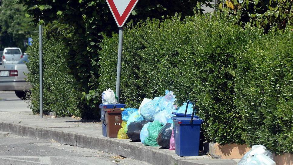Telecamere e sanzioni contro l’abbandono dei rifiuti