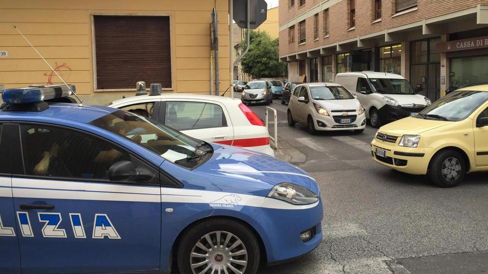 Lite tra donne senegalesi in via Mazzini