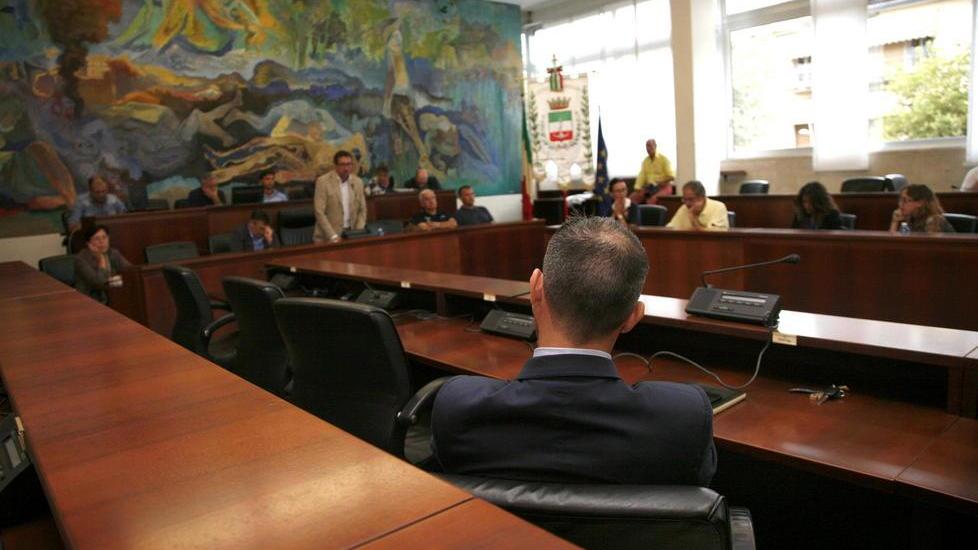 Sono in ventisei a contendersi i seggi del consiglio