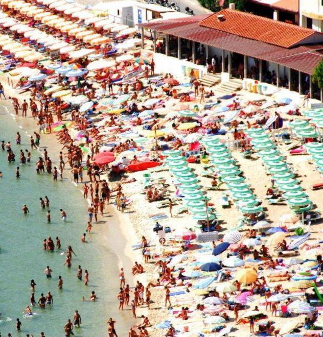 Spiagge, rallenta il caro ombrellone 