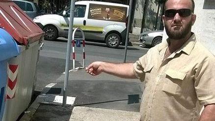 «Tolgo io l’immondizia perché amo questa città»