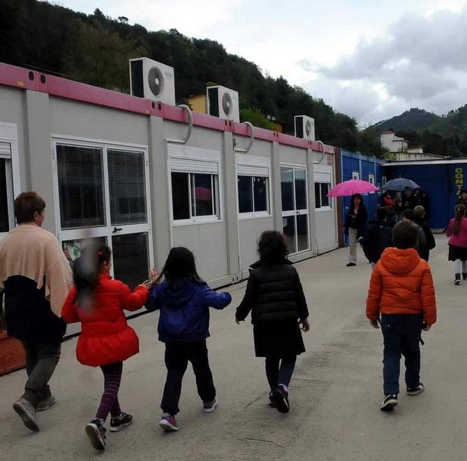 Suona l’ultima campanella ma resta scuola container 