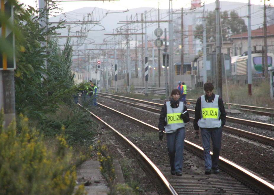 Salvato in extremis dai poliziotti 