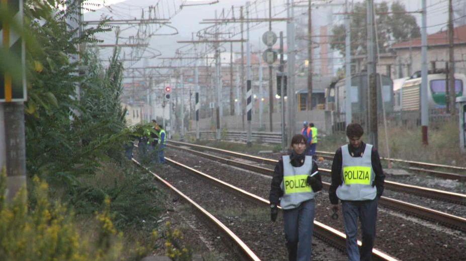 Salvato in extremis dai poliziotti