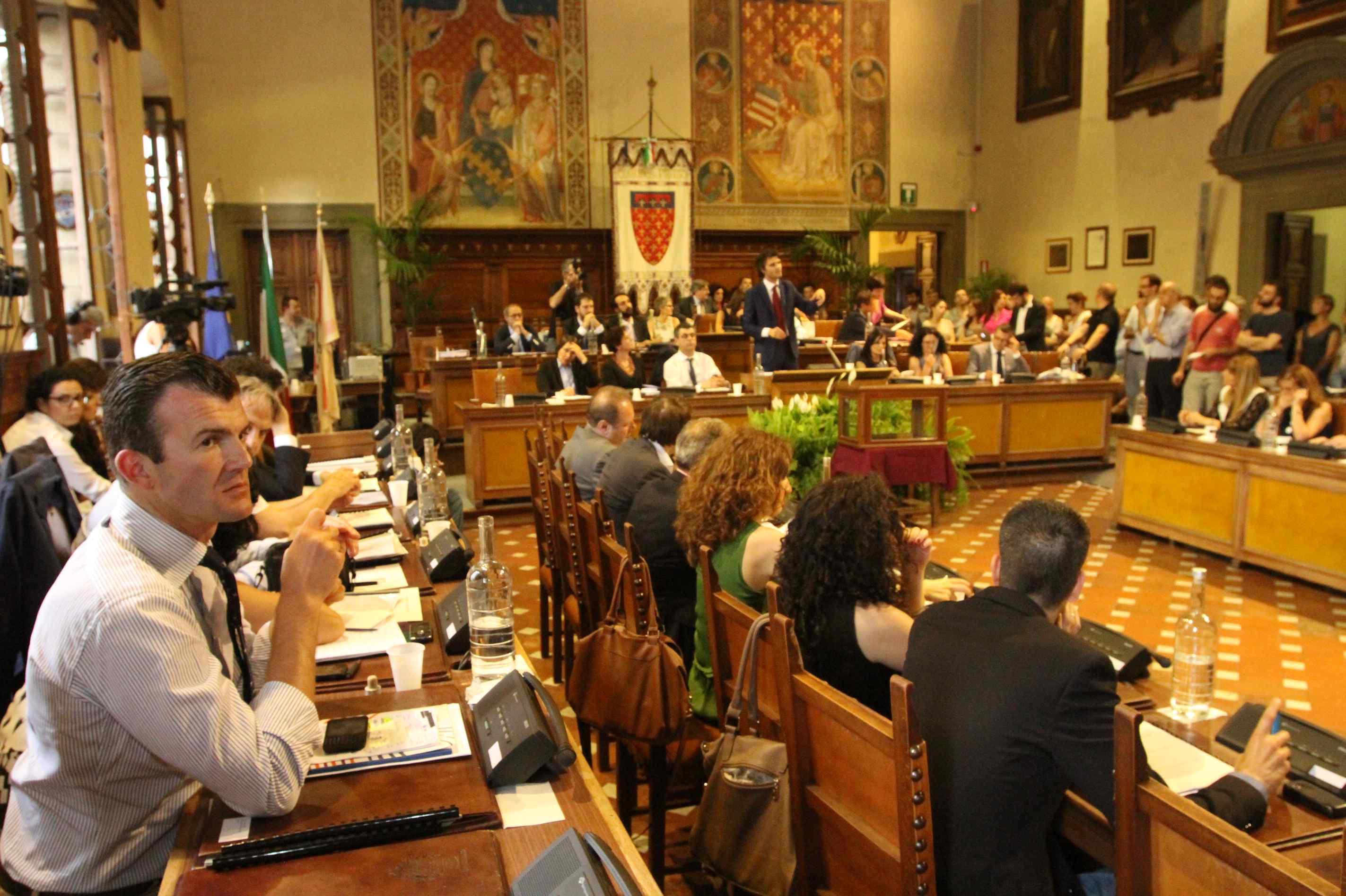 Il consiglio comunale di Prato (foto Batavia)