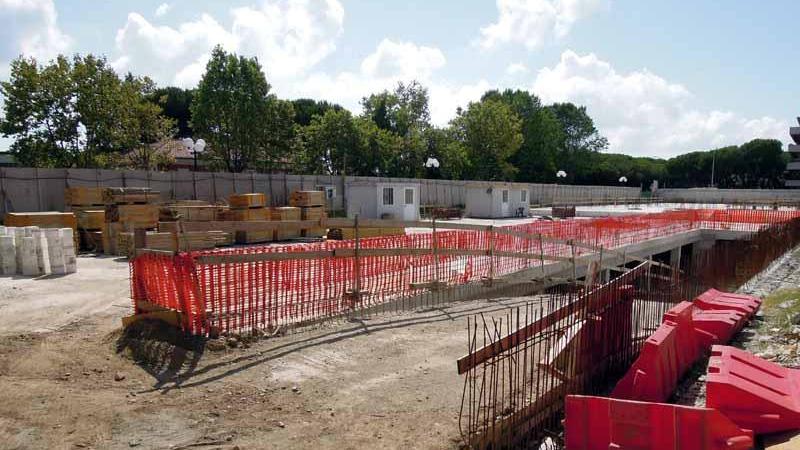 Il cantiere dell'hotel Mediterraneo