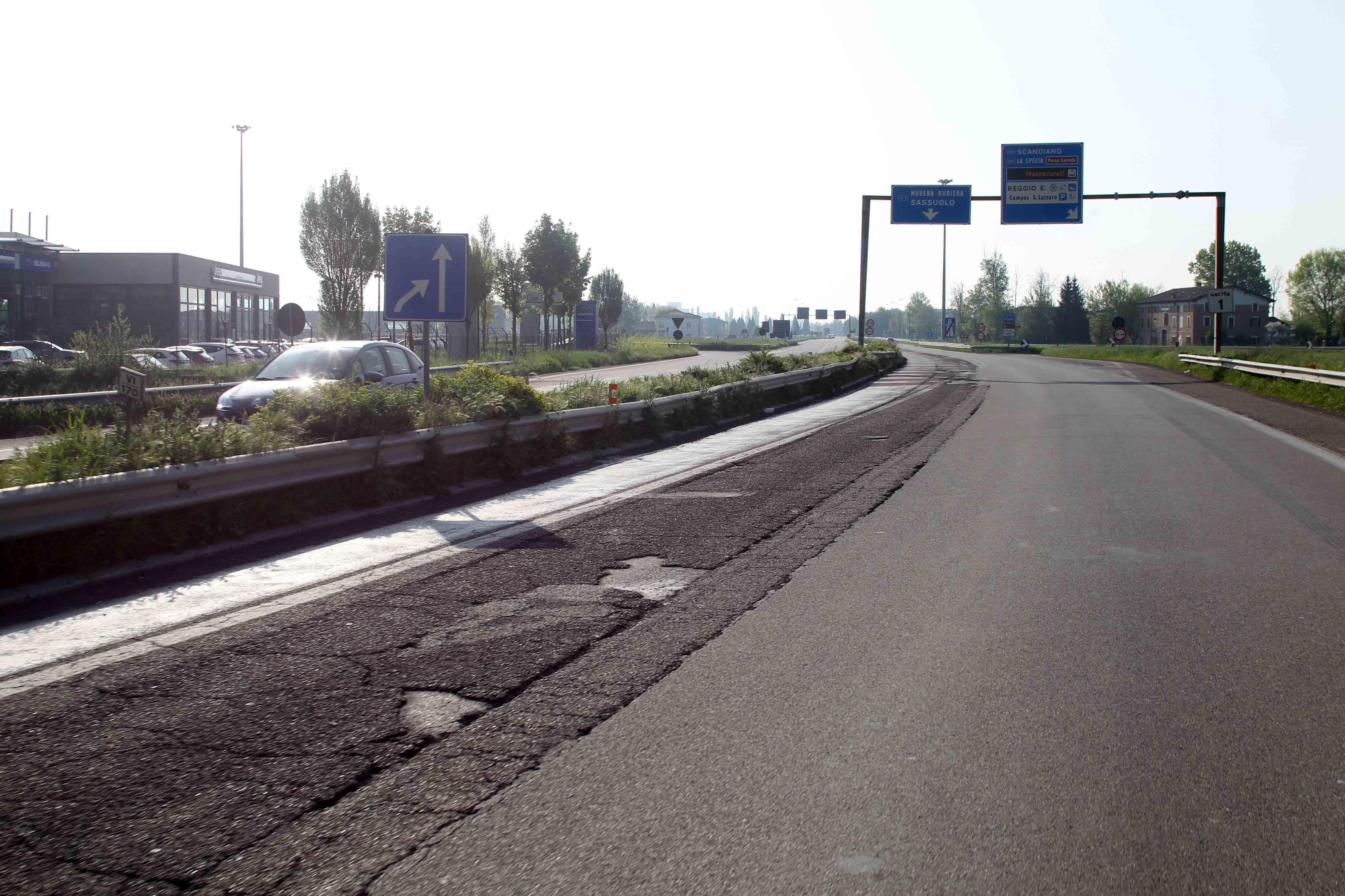 Buche in tangenziale, 2 milioni per rifare l'asfalto