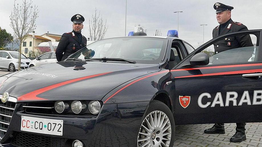 Giovane trovato morto nell’auto