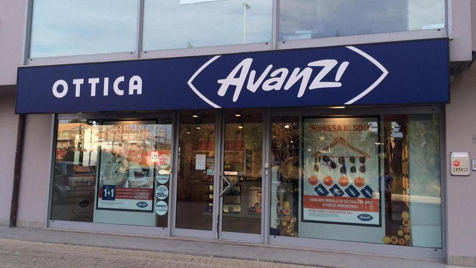 Dall’ottica Avanzi rubati 200 occhiali