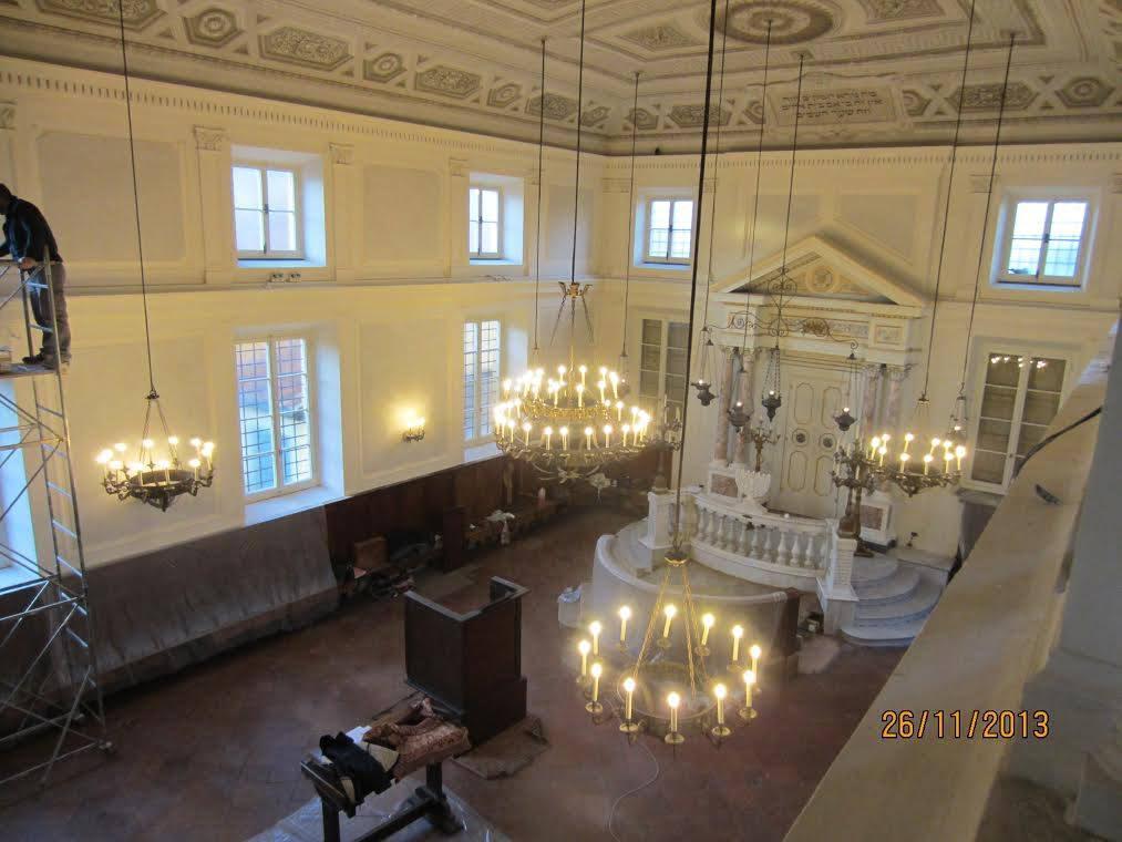L'interno della sinagoga in via Palestro
