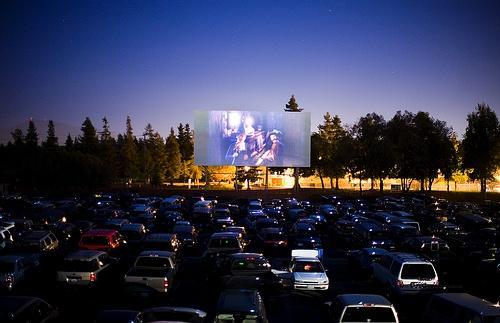 Un drive in per vedere film Pietroconti imita l’America 