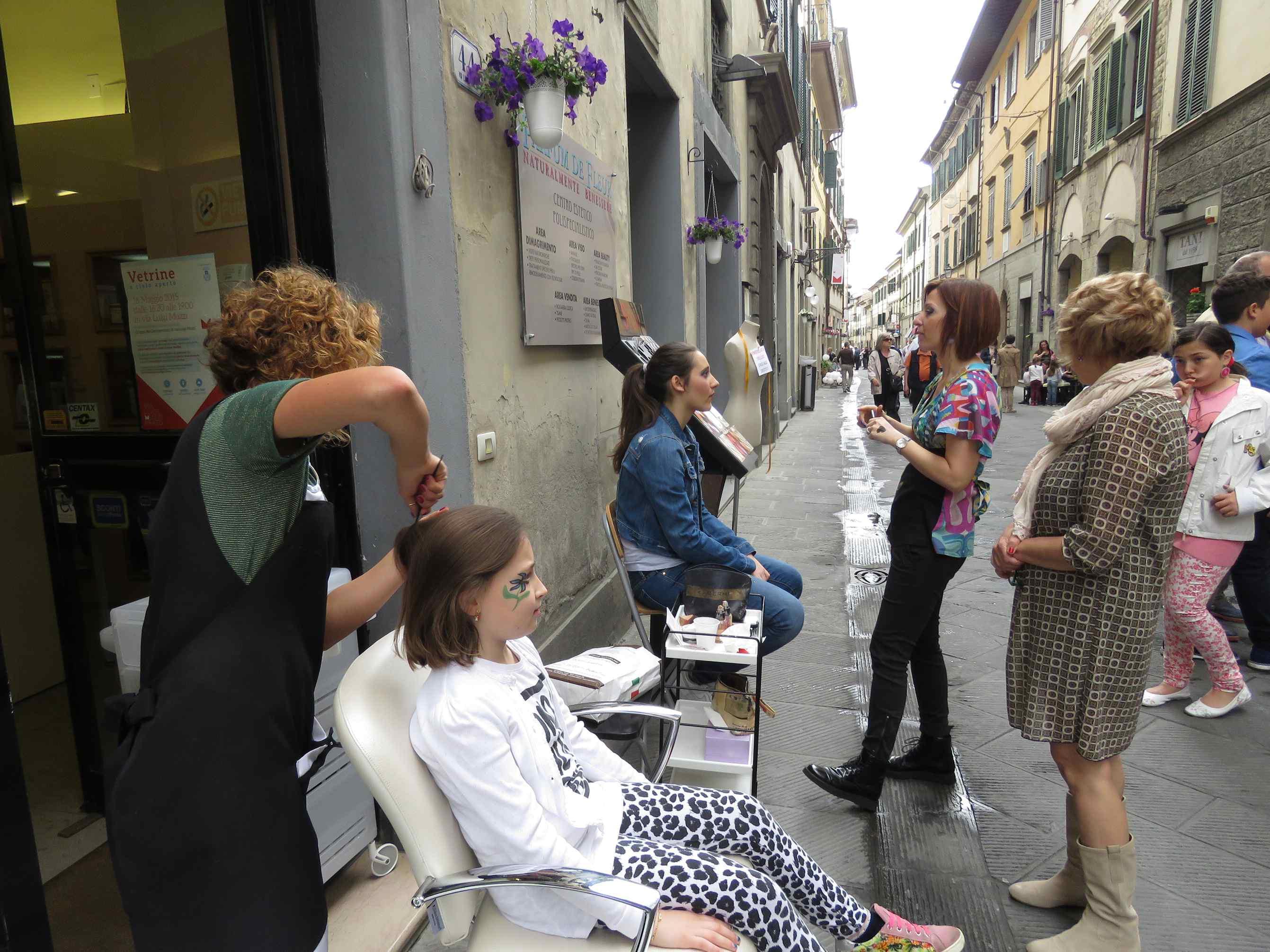Commercianti di via Muzzi in festa (foto Batavaia)