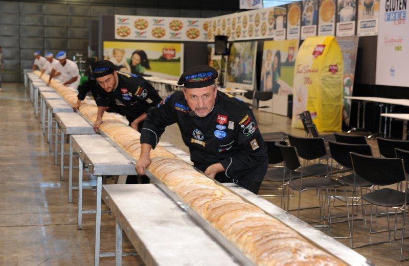 Da Orgosolo a Milano per il record della pizza più lunga del mondo 