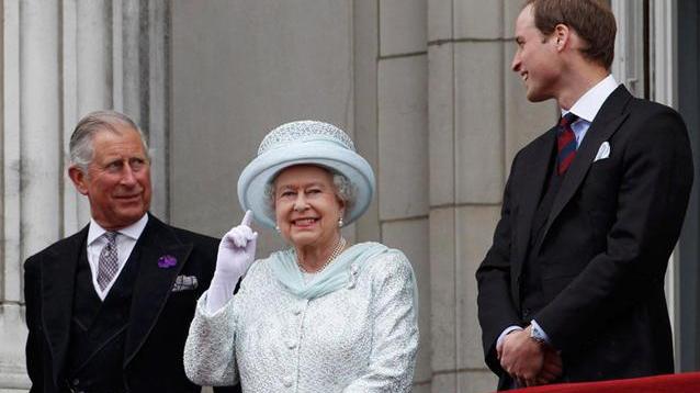 Carlo d'Inghilterra, la regina Elisabetta e il principe William