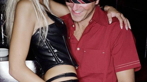 Sesso a pagamento nei privé del locale, tre a processo