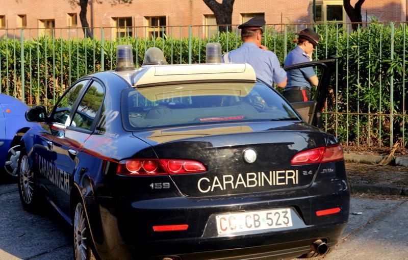 Un'auto dei carabinieri (foto d'archivio)