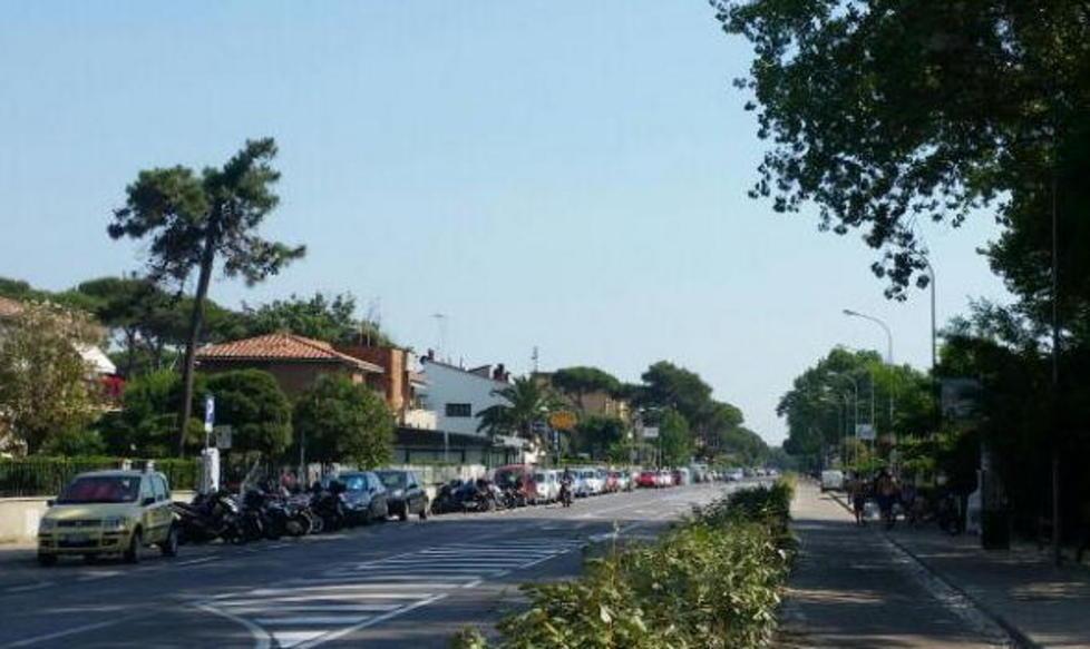 I lampioni vengono accesi solo alle 21,30 