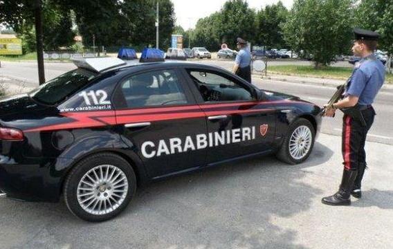 Strappa la collanina a un’anziana maresciallo blocca scippatore 