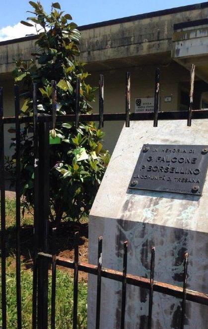 Magnolia della legalità al cippo Falcone-Borsellino