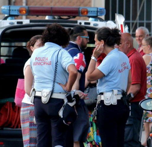 Scooterista tamponato, si ferisce all’addome con i freni