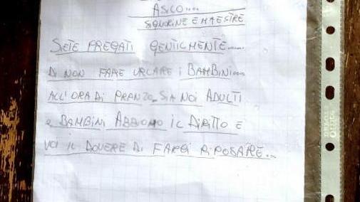 Nonni e genitori contro il cartello