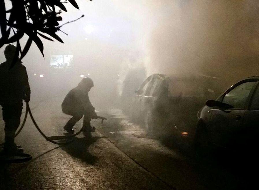 Attentato in via Carso, bruciate tre auto in sosta