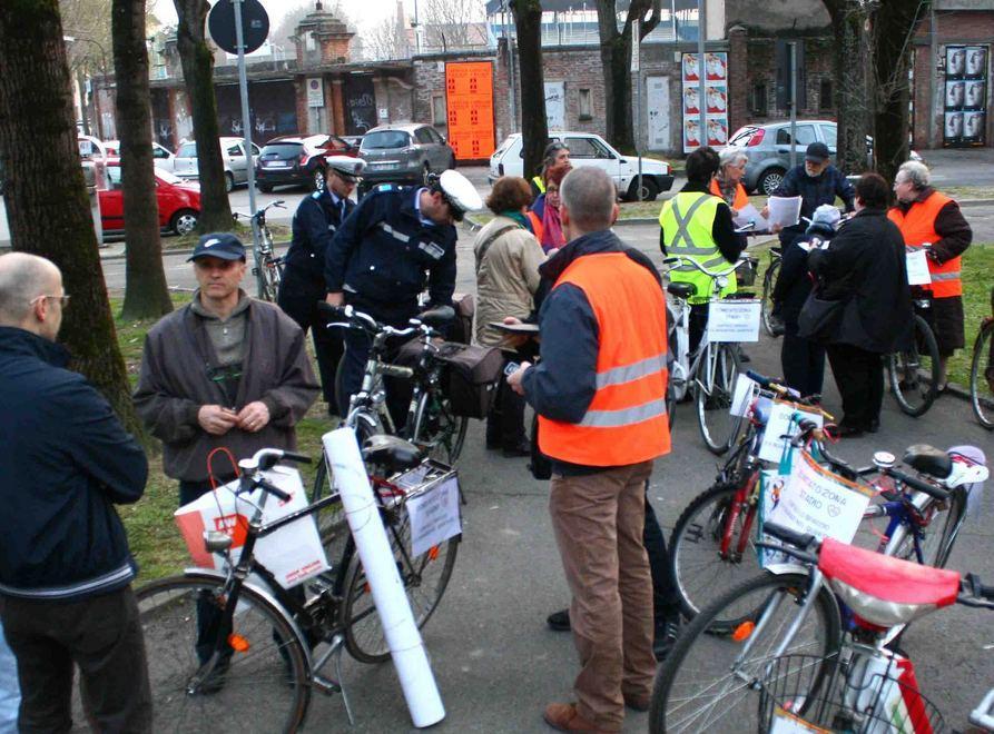 Oggi la biciclettata, domani la cena in strada
