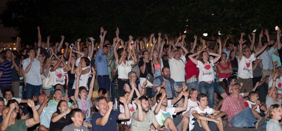 L’esplosione di gioia poi caroselli in auto come fosse il Mundial 
