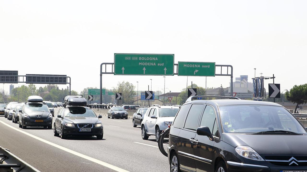 A1, Iniziano le code per andare al mare