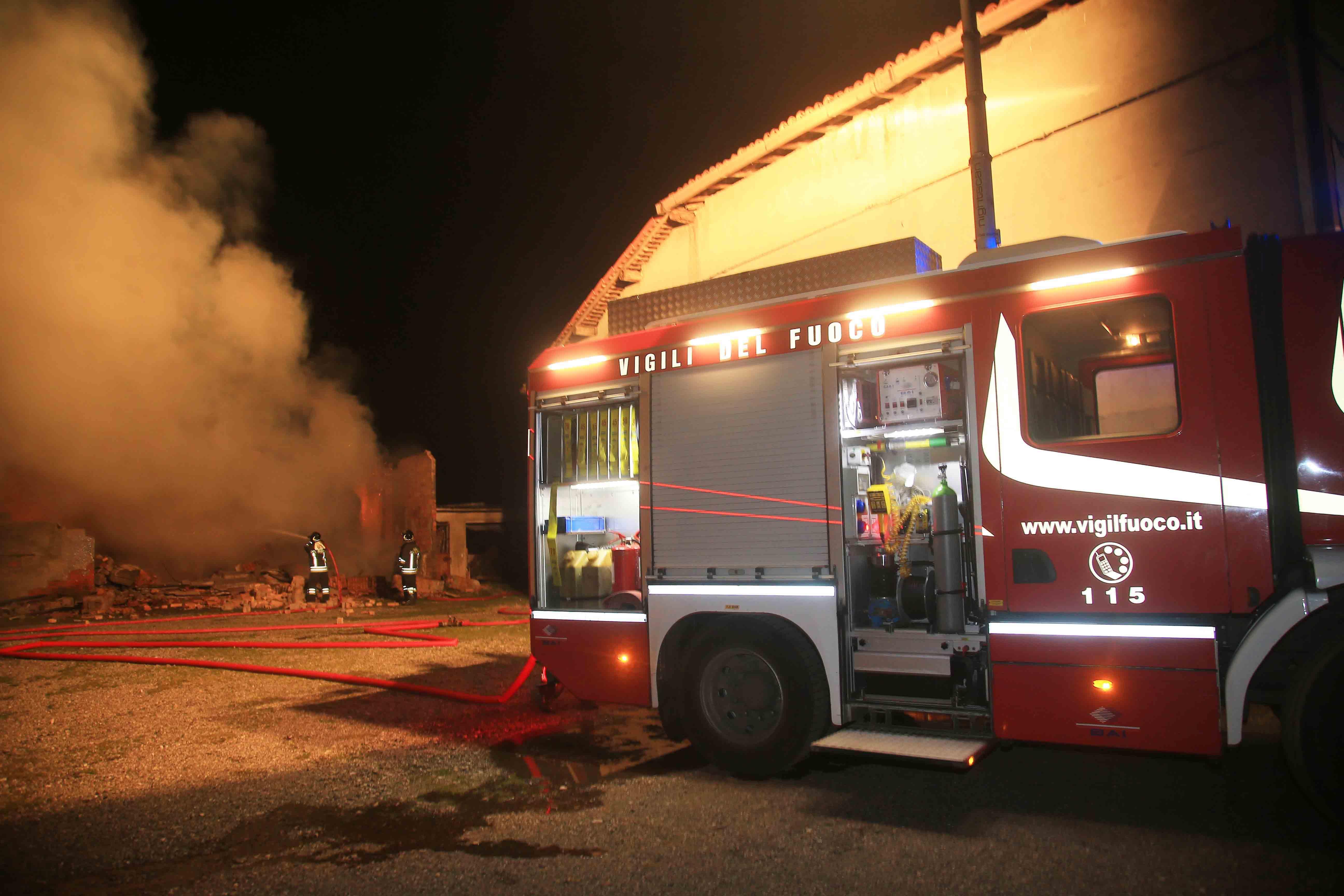Incendiati due escavatori a Montecchio
