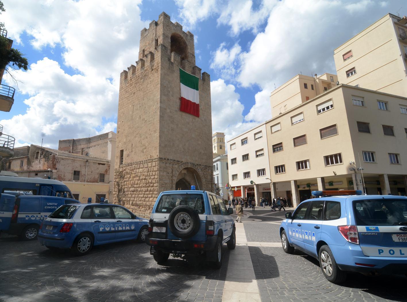 Le auto della Polizia durante l'ultima Festa della Polizia a Oristano
