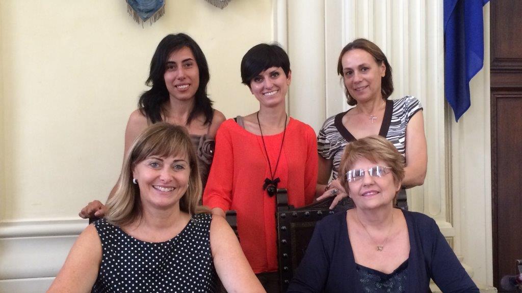 La consigliera comunale Silvia Motroni (a sinistra) con le nuove componenti del consiglio del Canile Hermada