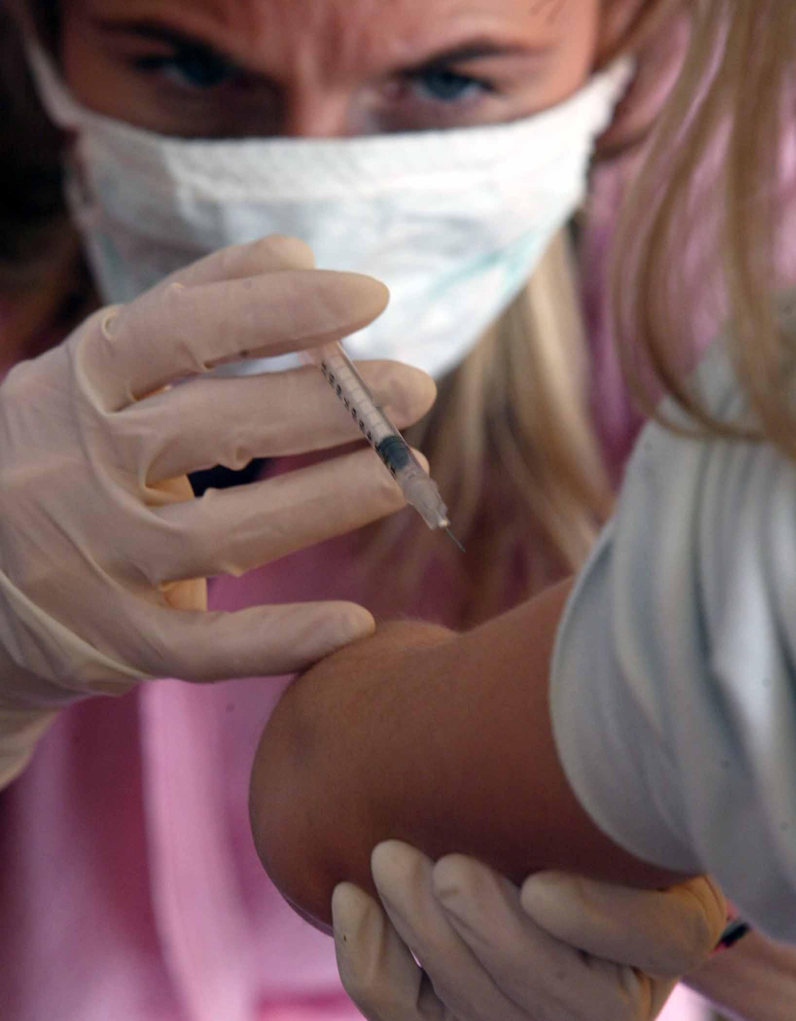 Allarme meningite, profilassi per chi è stato in alcune disco di Firenze