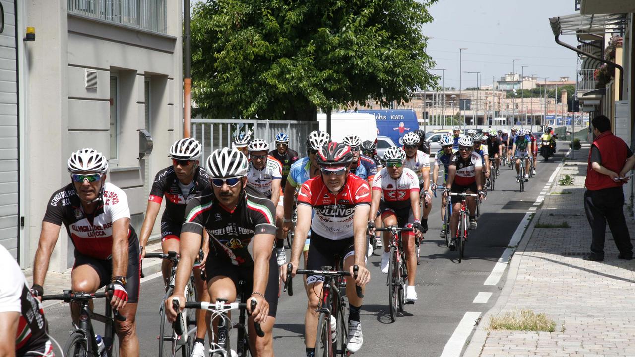 Da Livorno a Viareggio in bici per ricordare le vittime delle stragi
