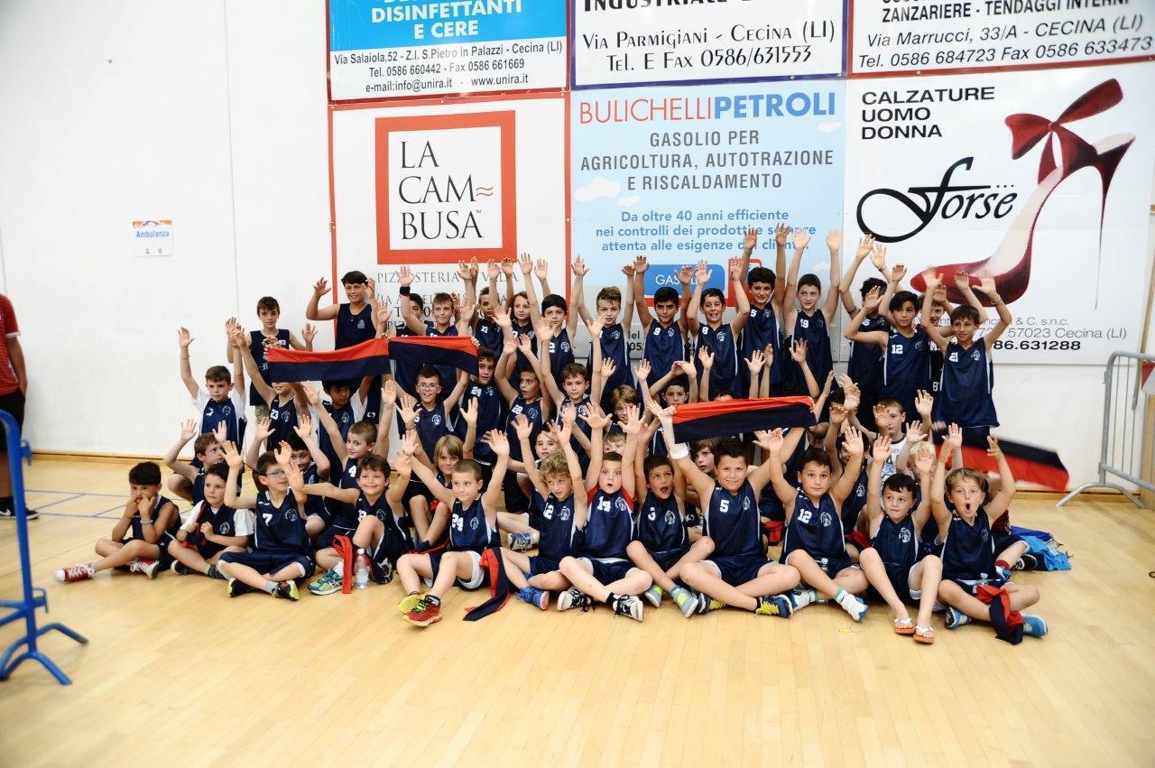 I ragazzi del minibasket, grandi protagonisti dell'epopea del Basket Cecina 