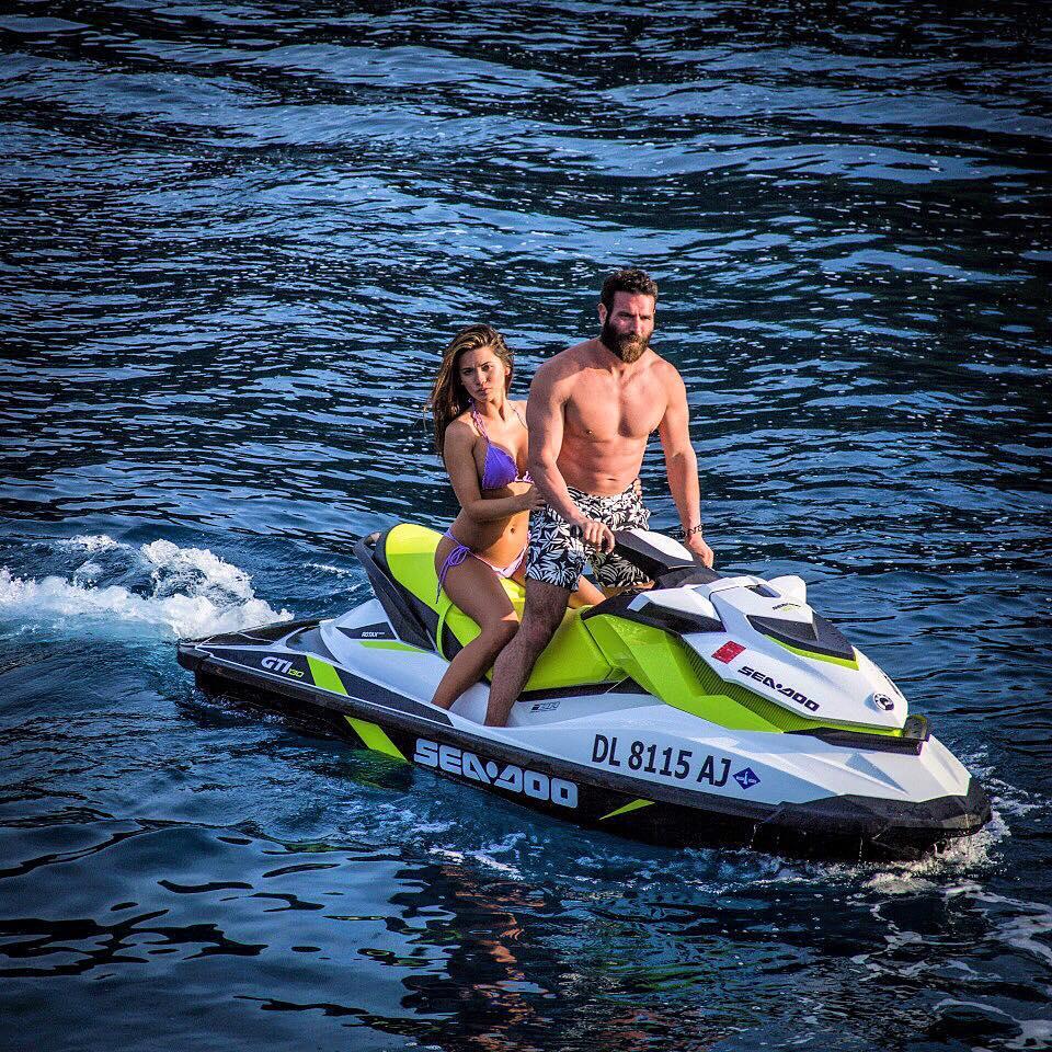 Dan Bilzerian a Viareggio a caccia di ragazze 