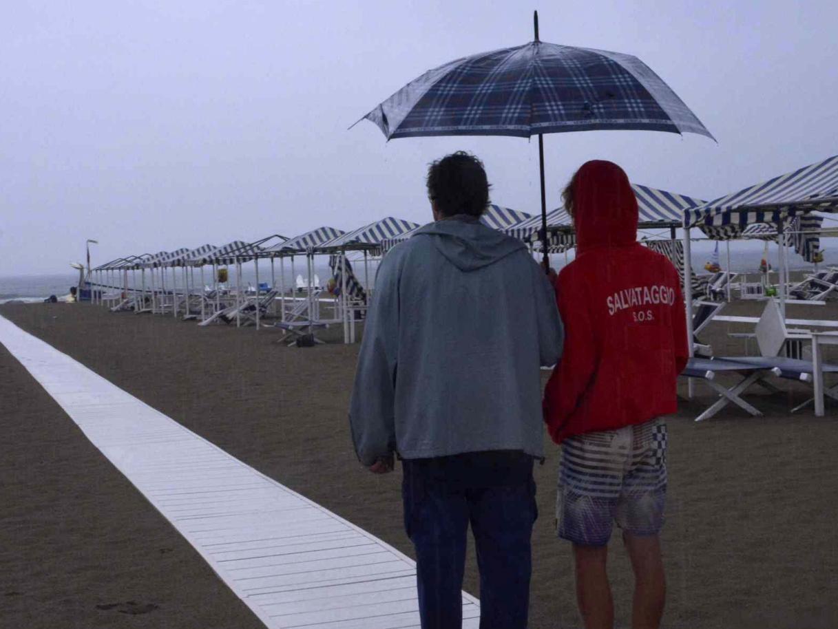 Domenica con l'acquazzone: il Comune posiziona idrovora e transenne 