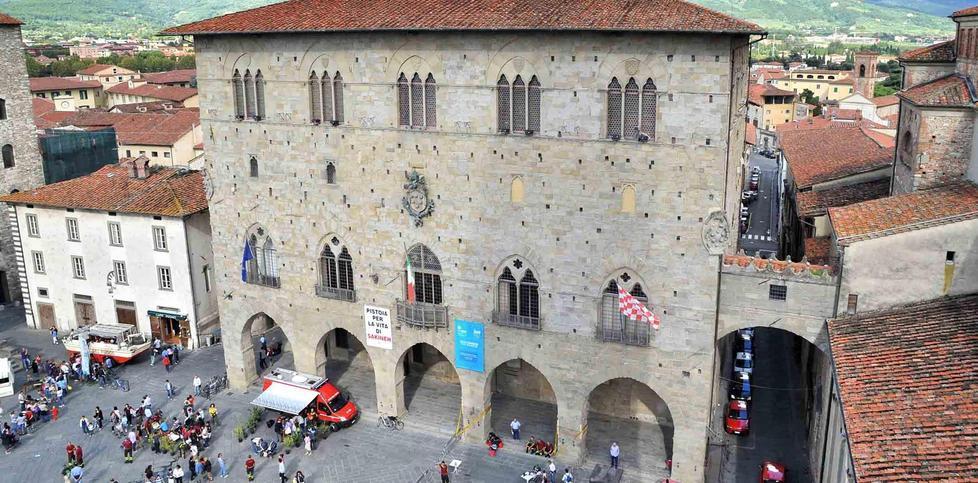 Appalti e premi ai dirigenti, rivoluzione al Comune di Pistoia 