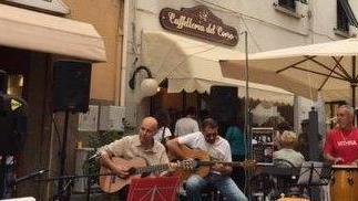 In tanti all’inaugurazione in musica