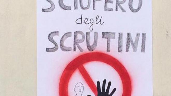 Blocco degli scrutini nelle scuole medie di Castagneto Carducci e Donoratico