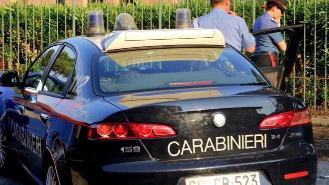 Malviventi svaligiano una casa in centro Portati via gioielli
