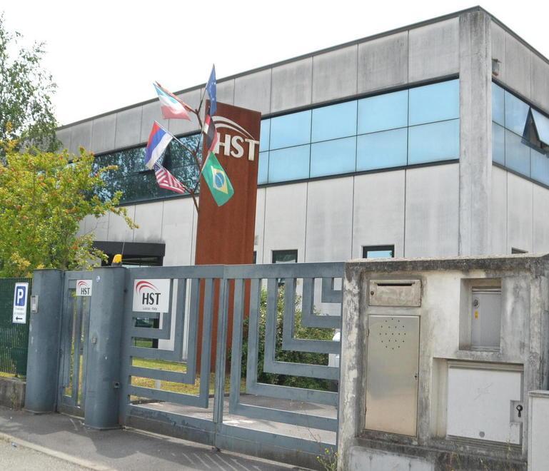 Svaligiate due aziende nella Piana Via un furgone, pc e francobolli 