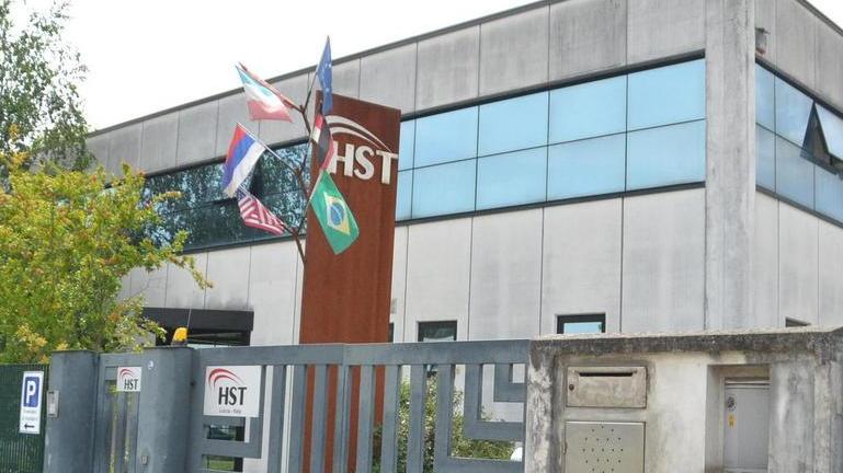 Svaligiate due aziende nella Piana Via un furgone, pc e francobolli