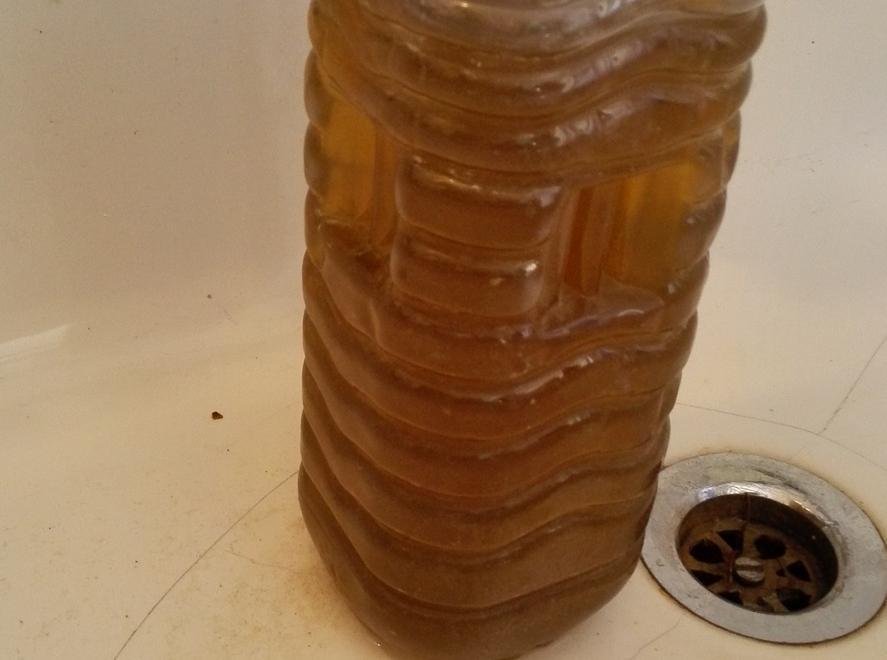 Acqua off-limits in città, residenti esasperati 