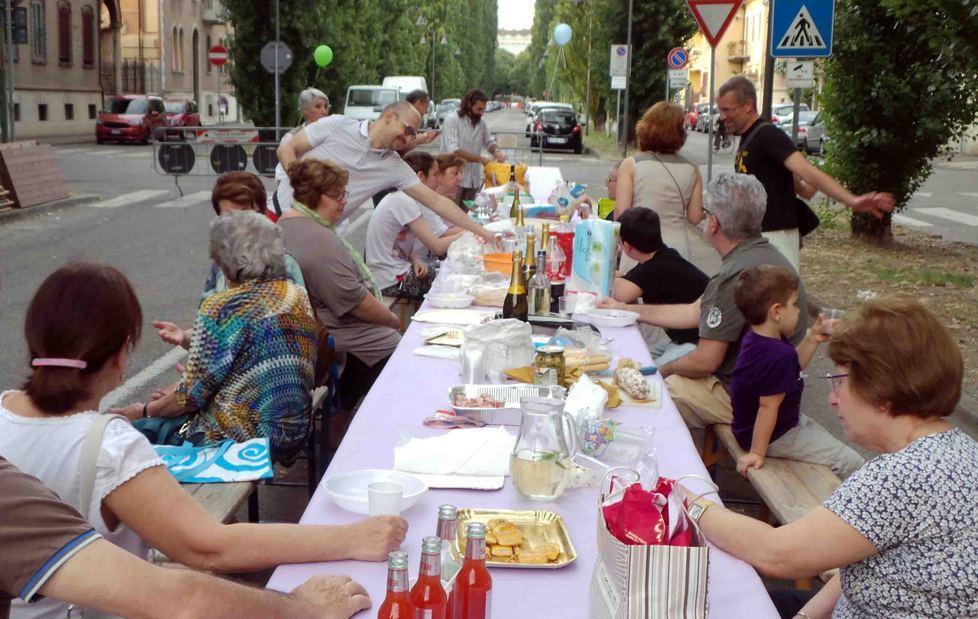 Gad, in corso Vittorio Veneto servita la cena di quartiere 