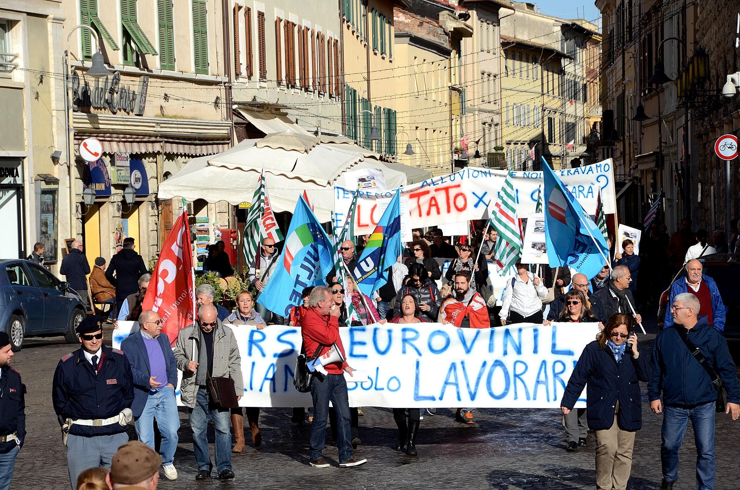 Una manifestazione dei dipendenti Eurovinil (foto Bf)