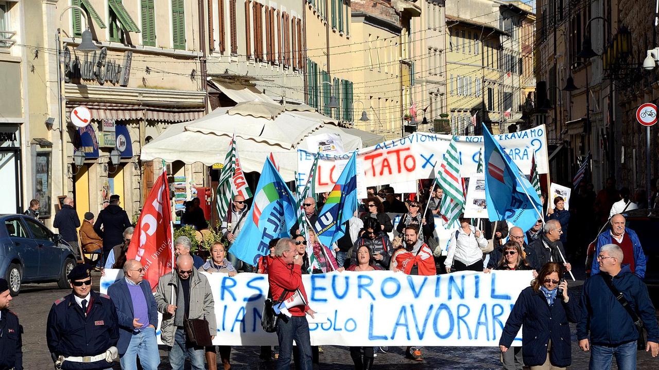 Una manifestazione dei dipendenti Eurovinil (foto Bf)